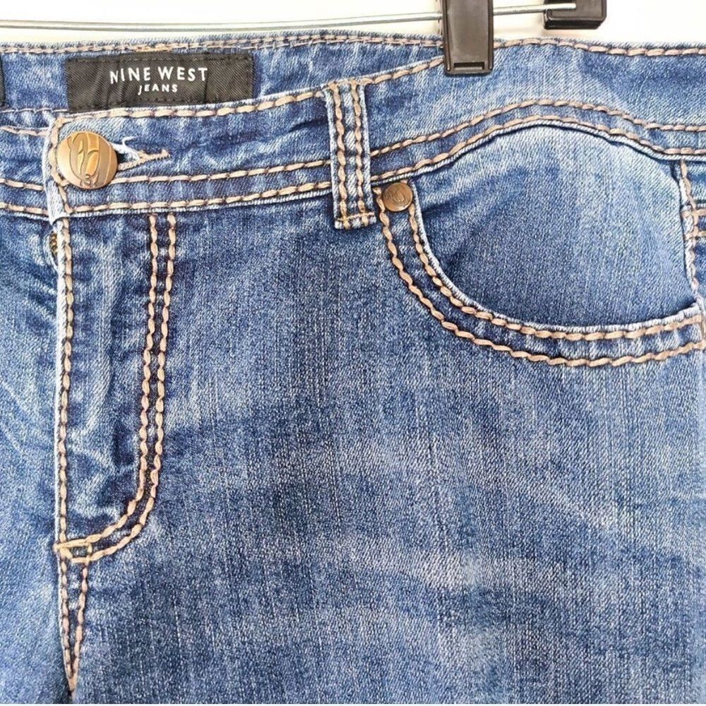 NINE WEST Embroidered Rhinestone Capri Jeans EUC - Picture 5 of 6